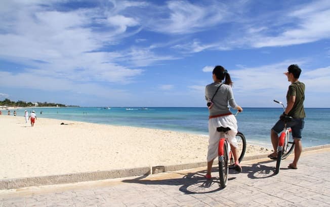 Que tal um passeio de bicicleta com as crianças por Playa del Carmen? (Crédito da foto: Clarissa Donda)