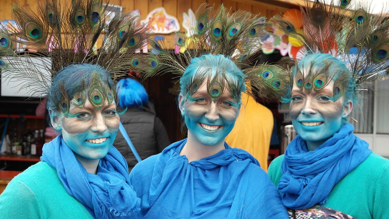 Regado a muita cerveja, o carnaval da Alemanha é animado, com fantasias e festas ao ar livre