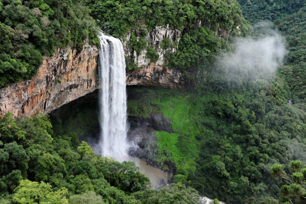 Vista aérea da Cascata do Caracol em Canela.