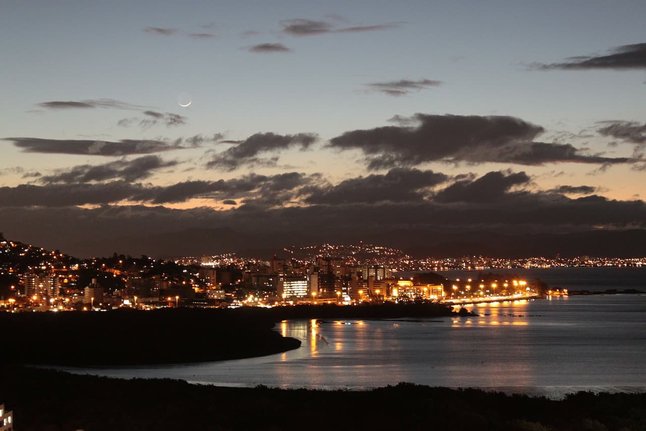 Vista da cidade à noite