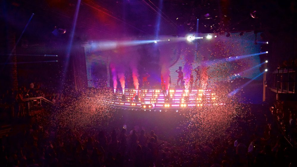 Festa na boate Coco Bongo em Cancún