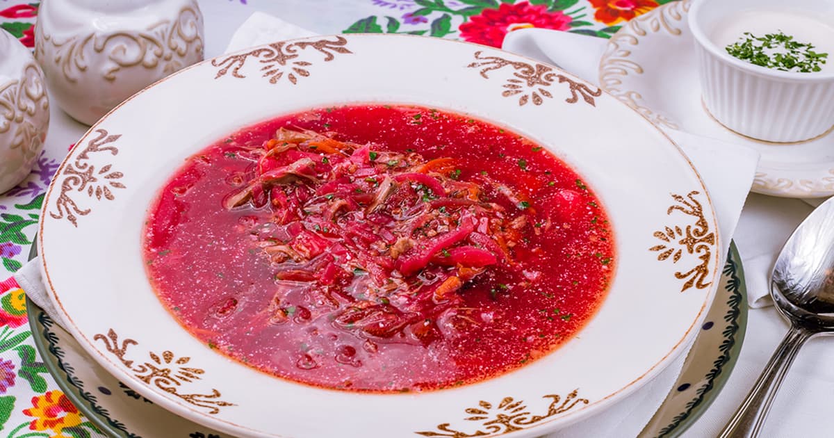 Comida de russa: sopa com beterraba Comida tipica da russia