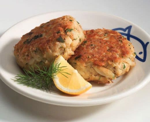 Bolinho de caranguejo, típico e perfeito para acompanhar drinks no verão
