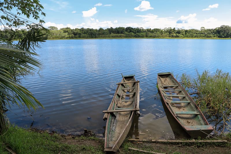 O passeio de canoa pelo rio Maroni é imperdível