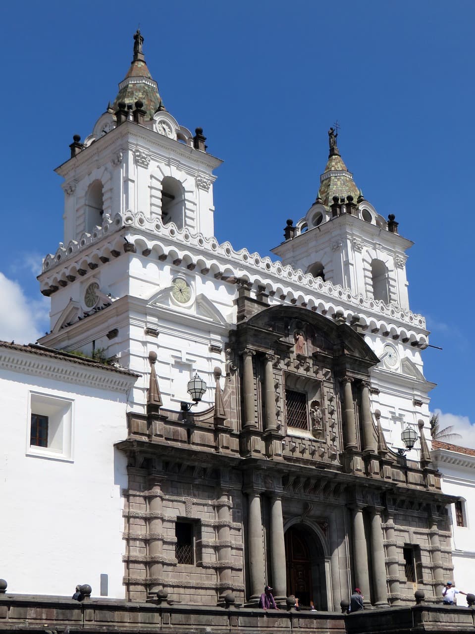 O centro histórico de Quito é puro charme, com construções antigas e muita cultura local e ainda é possível comer em ótimos restaurantes típicos (Foto: Arquivo)