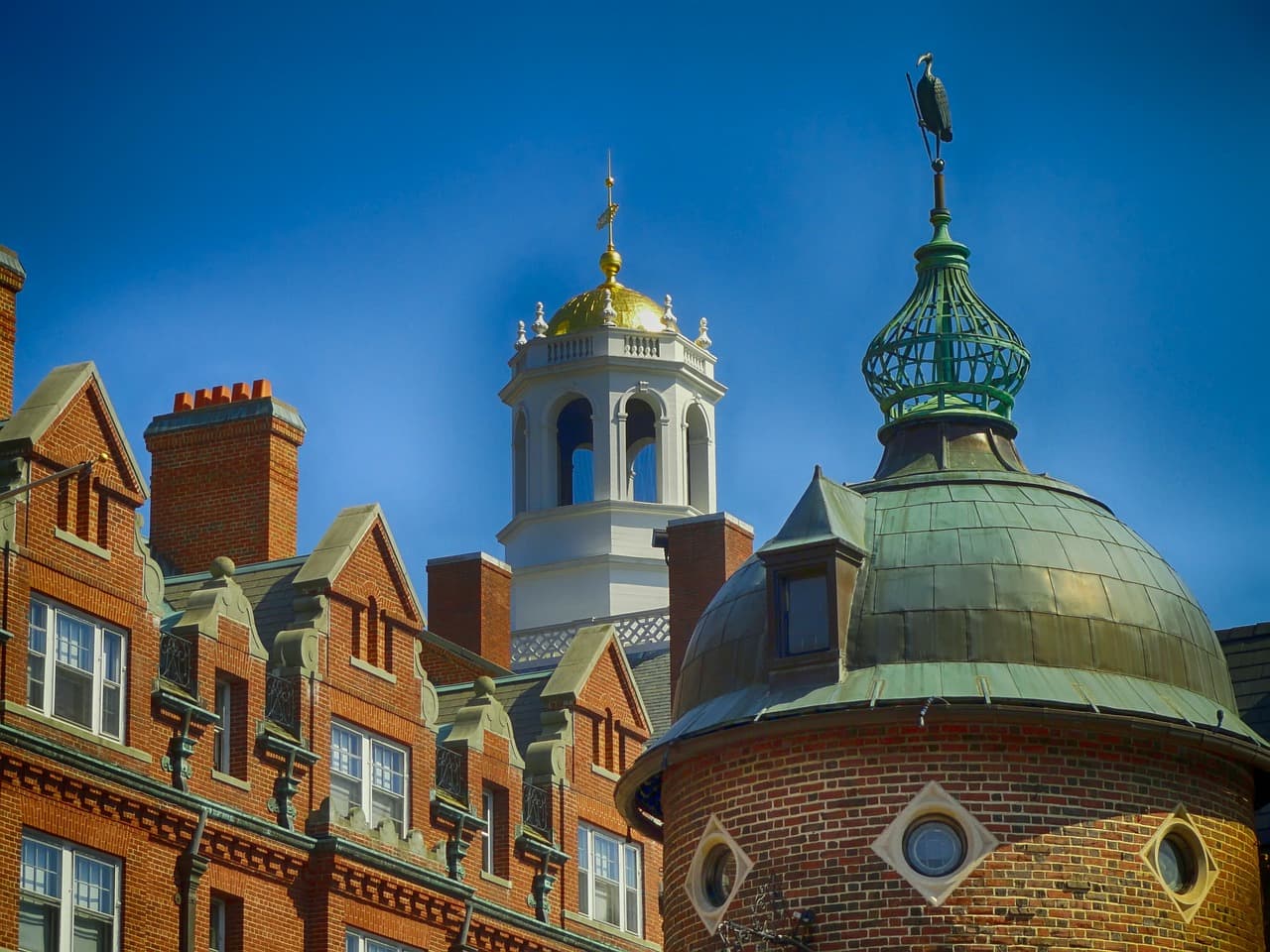 O belo campus da Universidade de Harvard, em Boston