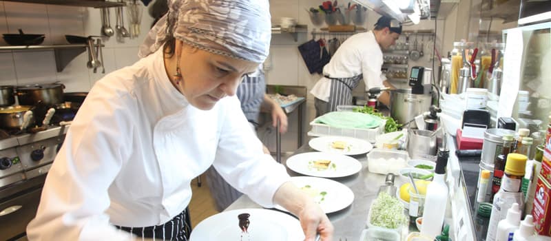 Equipe do Chef Vivi em ação