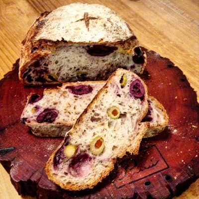 Delicioso pão de azeitona do Spa Pane