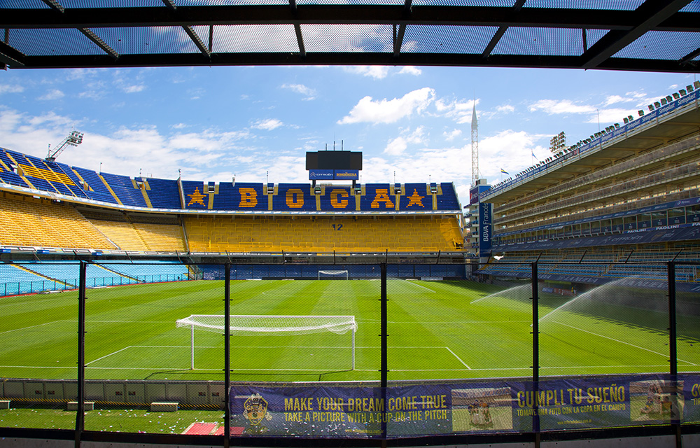 Vista por detrás da goleira do estádio La Bombonera