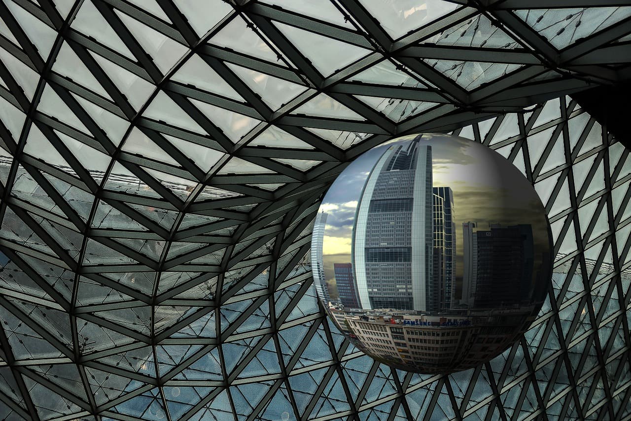 A arquitetura de Frankfurt é fascinante, uma mistura do antigo em equilíbrio com o novo