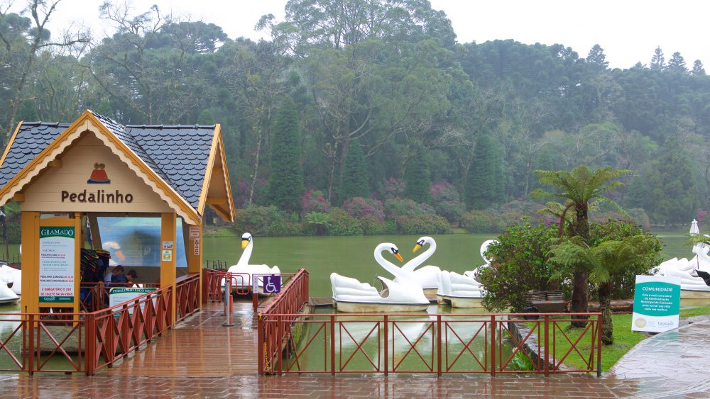 Lago Negro em Gramado com pedalinhos.