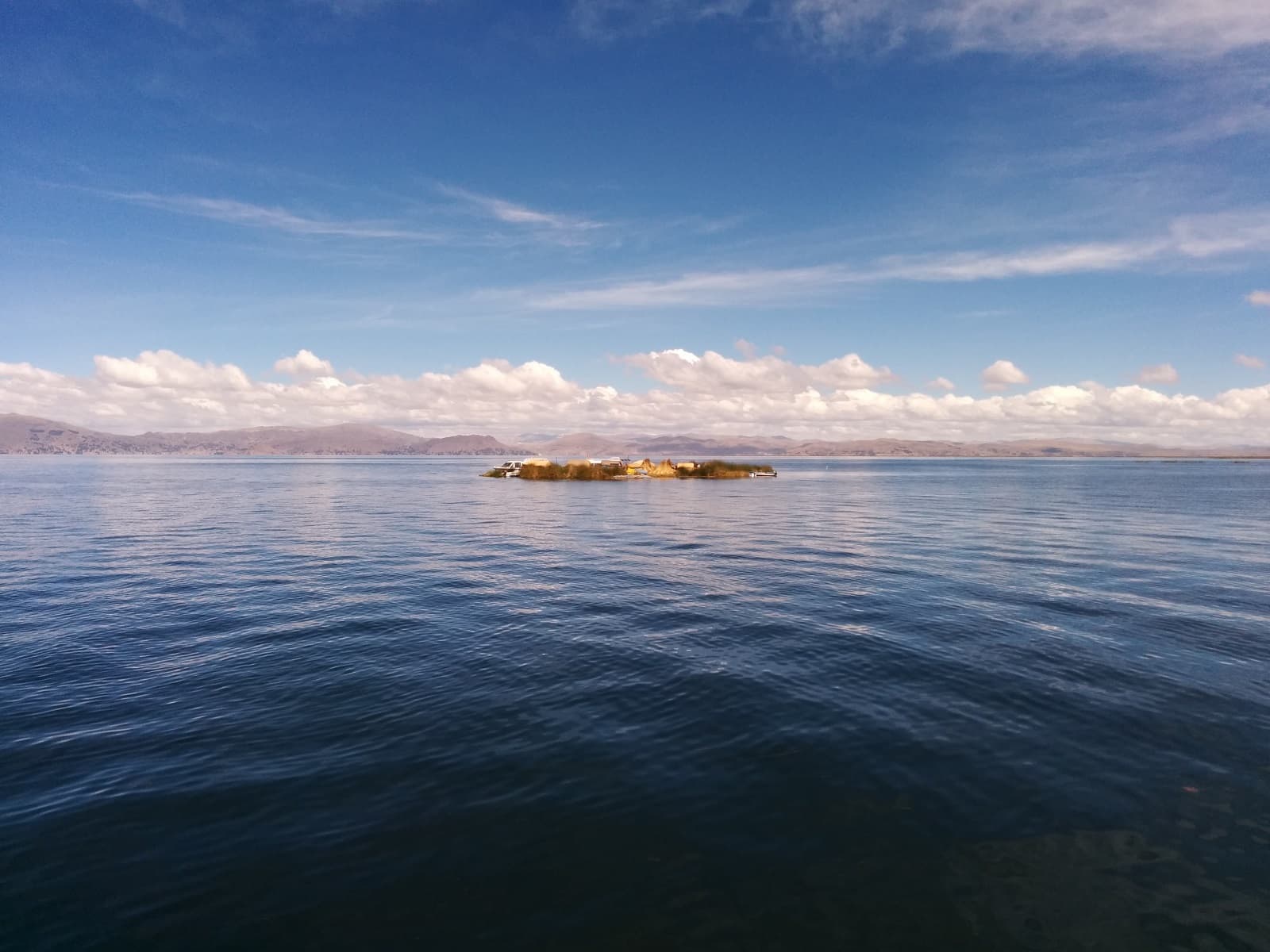 Alimente-se e hidrate-se bem para curtir todas as delícias do lago Titicaca! (Crédito da foto: Natalie Soares)