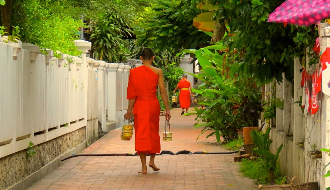 Monge no Laos, a cultura e a rotina do país são incríveis