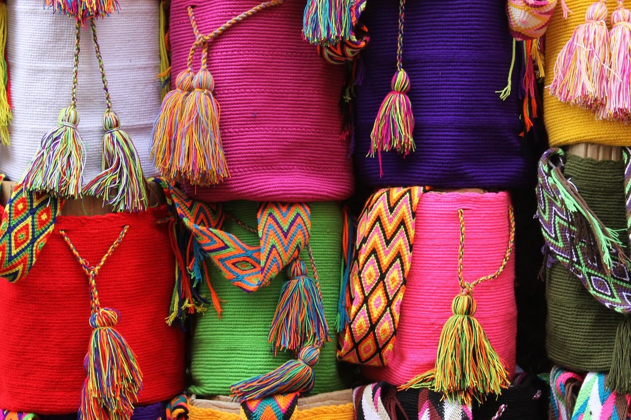 Bolsas colombianas, o artesanato típico que agrada muitas brasileiras