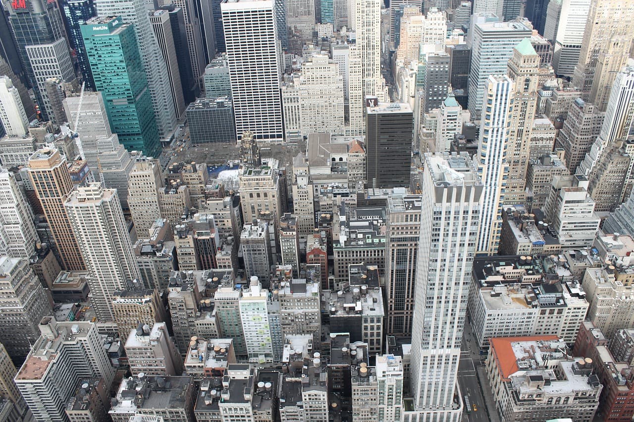 A big apple conta com vários mini Brasis em sua região, além da rua 46, também é possível achar diversos restaurantes de comida brasileira espalhados pelos bairros