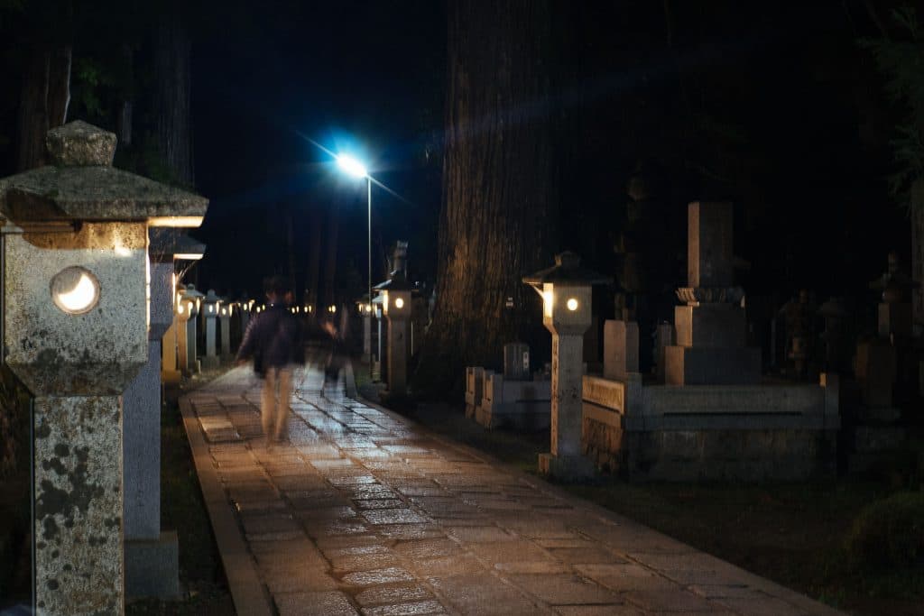 O cemitério à noite (Foto: Ola Persson)