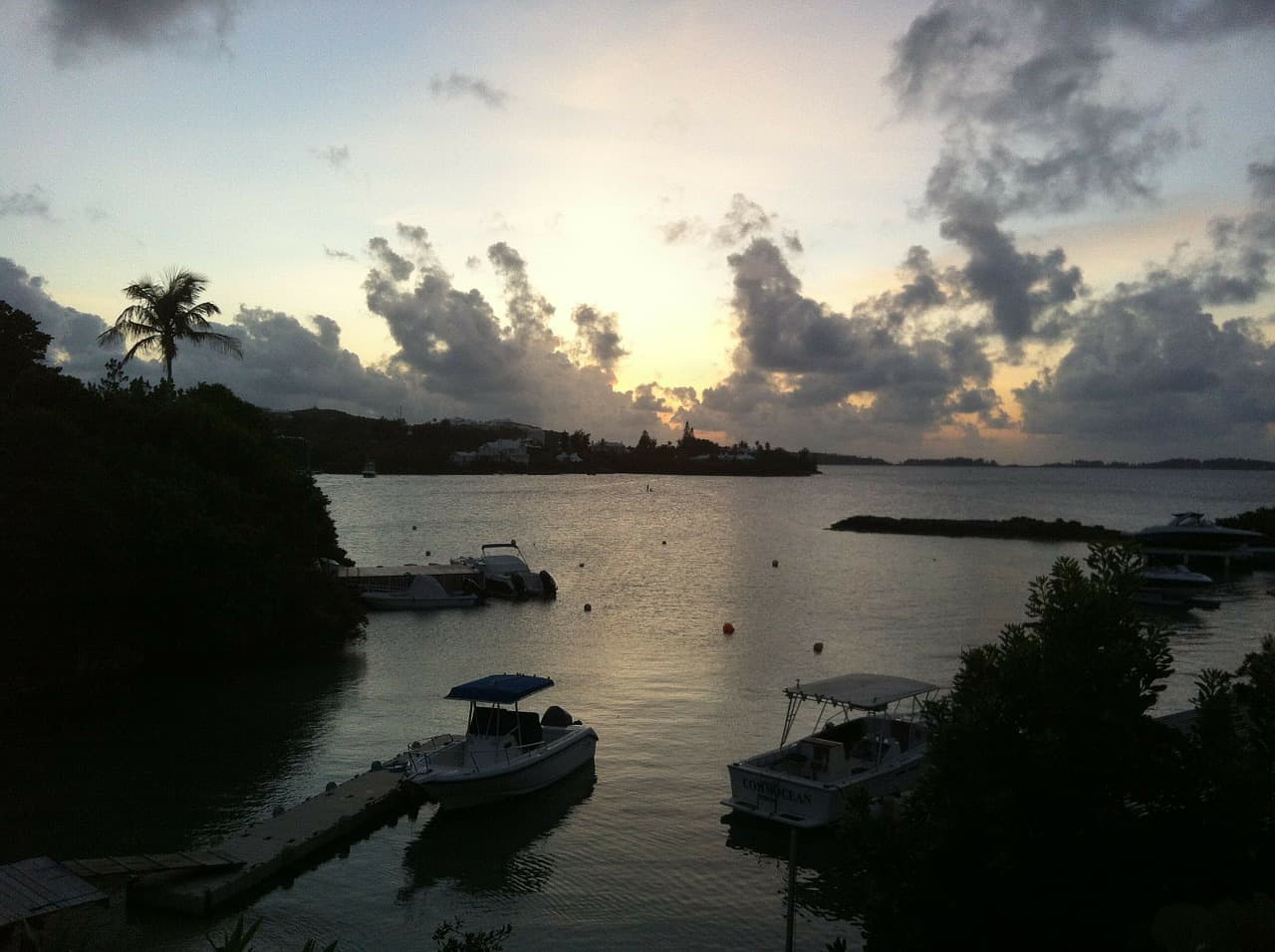 As Bermudas vão muito além de mistérios e são garantia de diversão no mar, com muito sol e vento