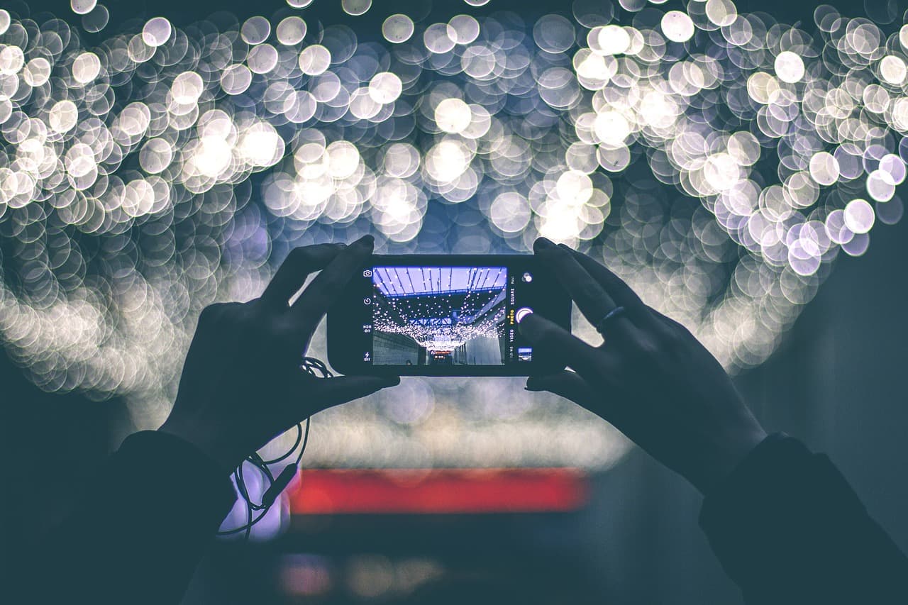 Os smartphones em viagens, agora câmeras para fotografia e vídeo, bloco de notas, mapas, entre tantas outras funções