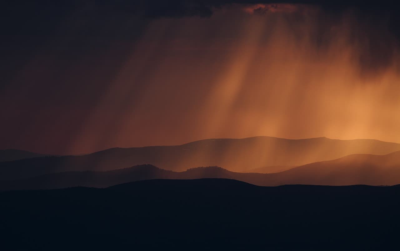 Pôr do sol com chuva na África do Sul: apenas sentir a mudança do tempo e admirar as paisagens já fazem de uma ida ao país algo memorável