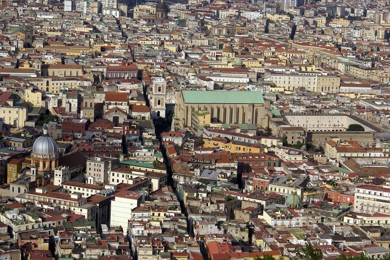 A bela vista panorâmica de Napóles