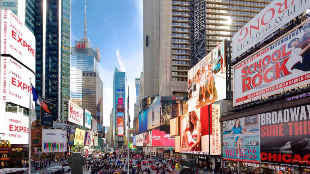 Pessoas e prédios da Times Square em Nova York
