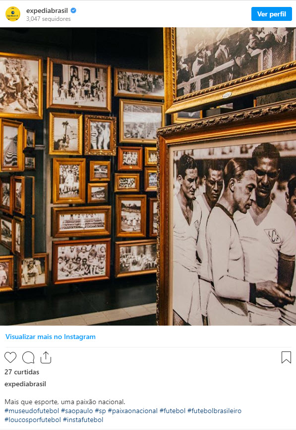 Quadros com jogadores de futebol nas paredes do Museu do Futebol