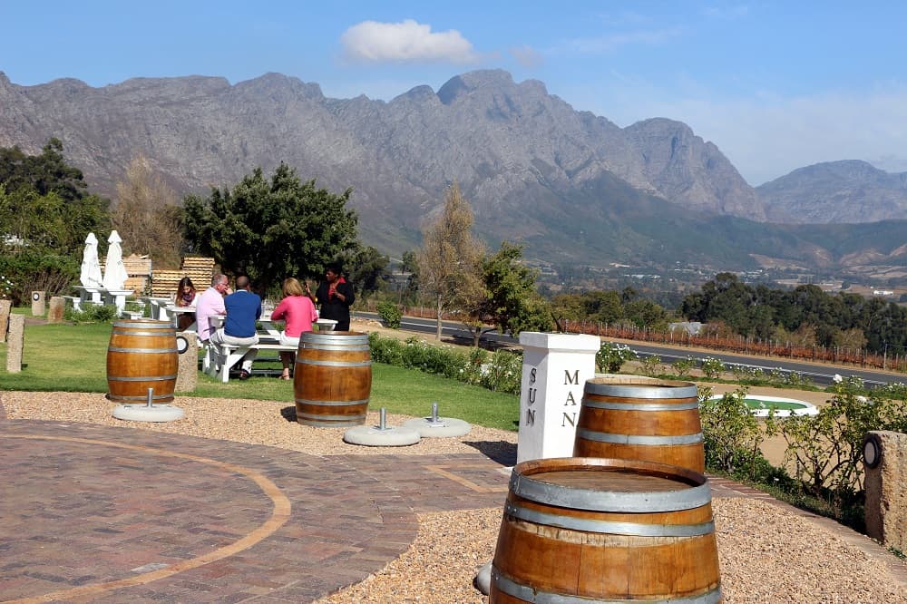 Quem curte vinhos não pode ir à Cidade do Cabo e deixar de conhecer as vinícolas (Crédito da foto: Natalie Soares)