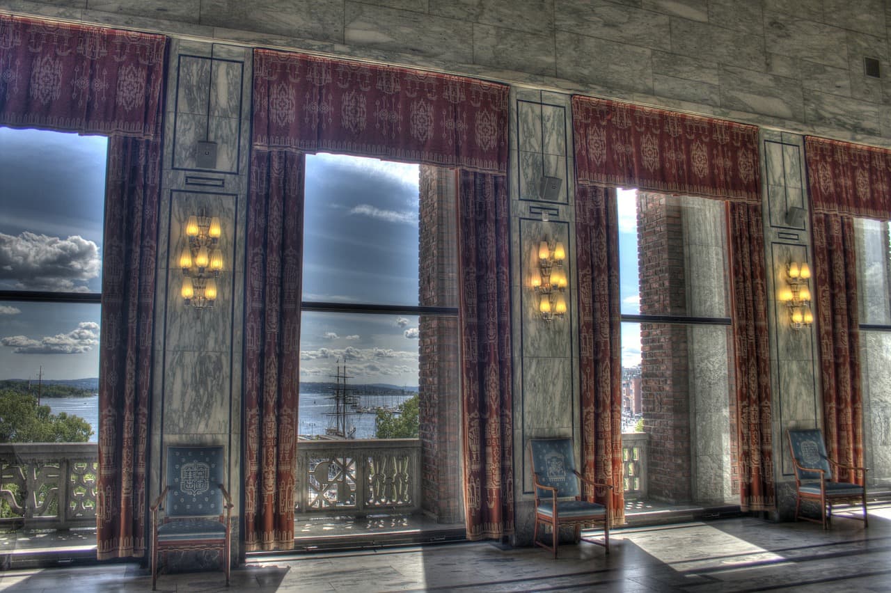 Vista de dentro da Câmara Municipal de Oslo