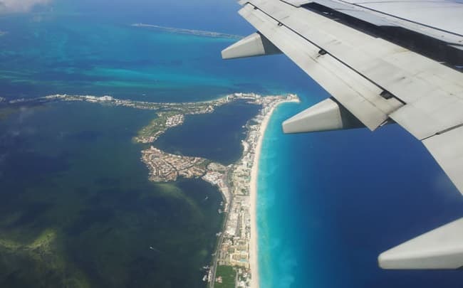 Essa é a vista que você vai ter quando seu avião estiver se aproximando de Cancun. (Crédito da foto: Clarissa Donda)
